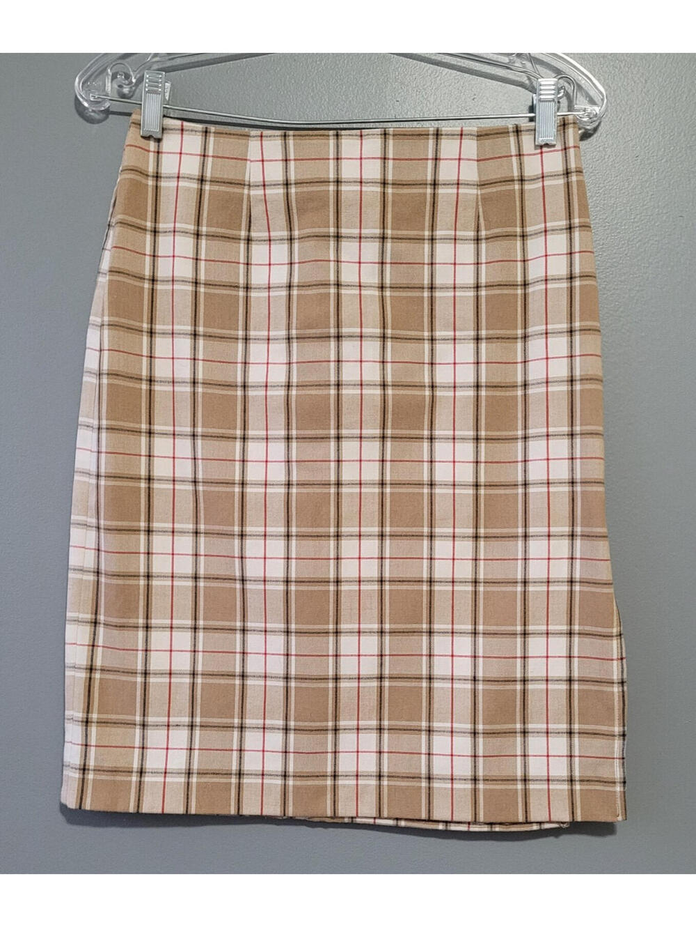 Le Chateau Women's Beige/Wht Plaid Dressy Knee High Skirt Size 7 With Side Slit
